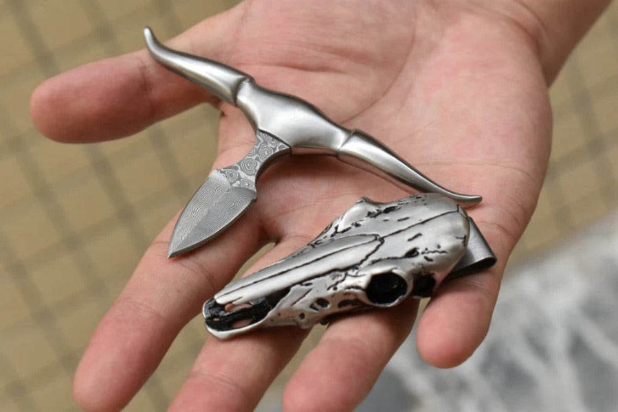 Bullhead Spikes Knife Crafted from Durable Damascus Steel