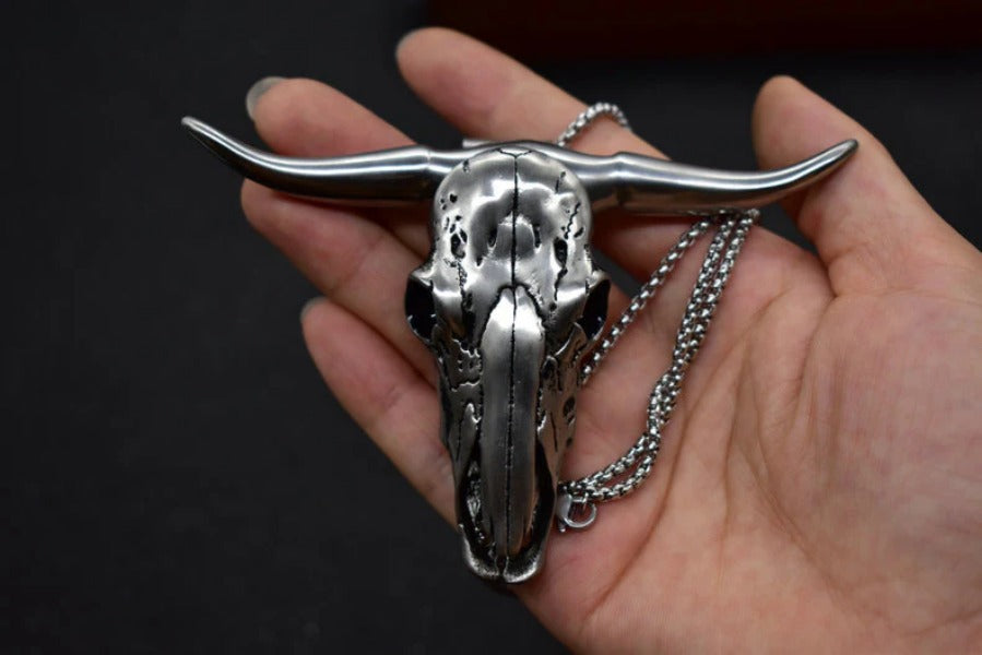 Bullhead Spikes Knife Crafted from Durable Damascus Steel