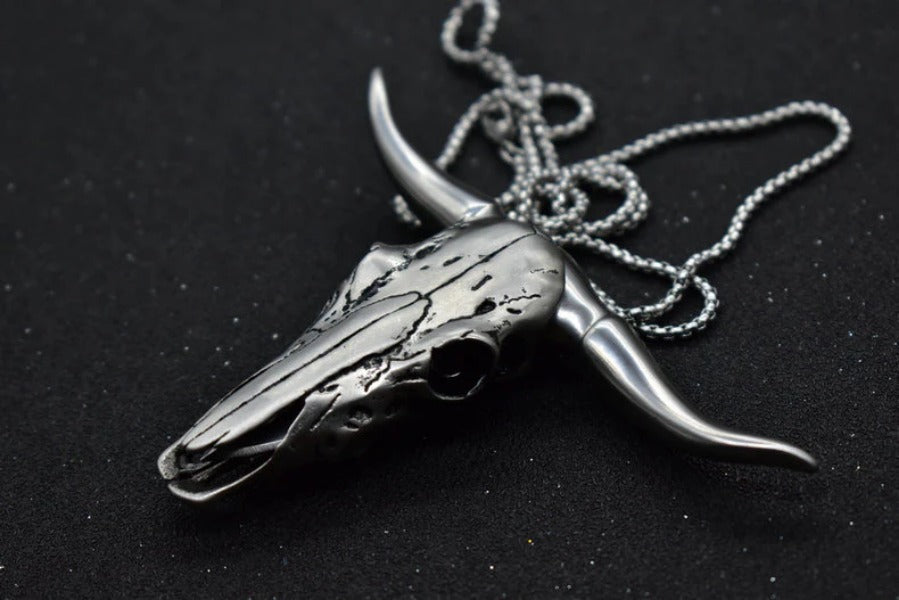 Bullhead Spikes Knife Crafted from Durable Damascus Steel