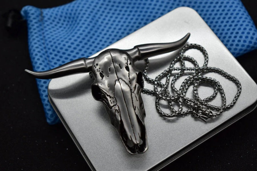 Bullhead Spikes Knife Crafted from Durable Damascus Steel